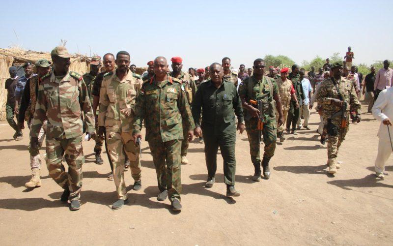 قائد الفرقة الأولى مشاة :القوات المسلحة لن تتهاون في المحاور المتقدمة 