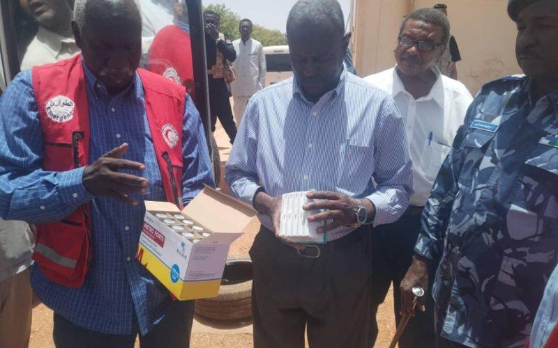 والي الخرطوم يتسلم دعم الهلال الأحمر السوداني لوزارة الصحة