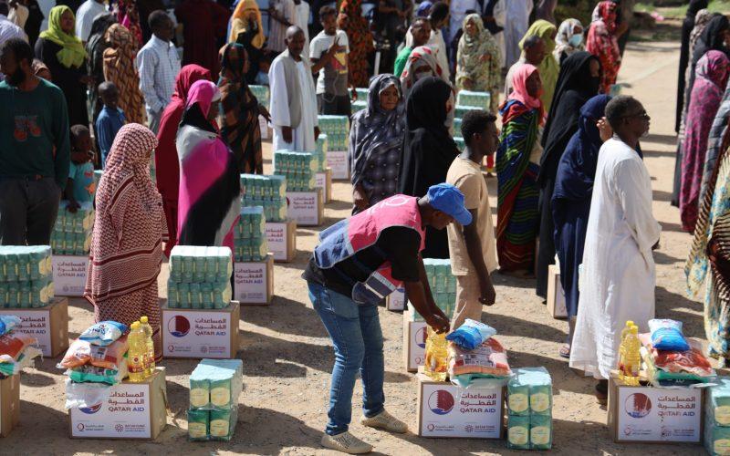 مشروعان من قطر الخيرية للأسر المتضررة بالحرب والنازحين بكسلا