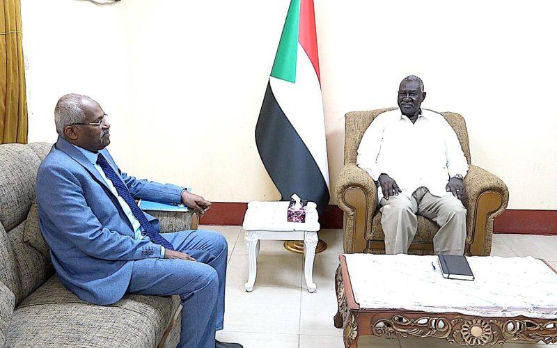 مالك عقار يطّلع على خطة وزارة التربية والتعليم