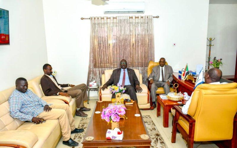 بادى يوجه مفوصية العون الانسانى لتنفيذ مشروعات إيواء النازحين