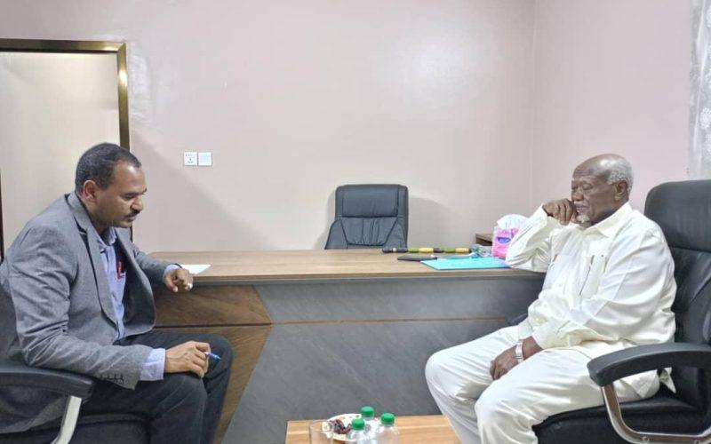 وزير الحكم الاتحادي يطلع على أداء التأمين الصحي بالولايات