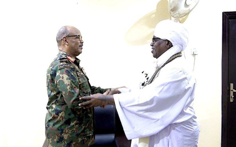 عضو مجلس السيادة مساعد القائد العام الفريق مهندس إبراهيم جابر يلتقي سلطان دار مساليت