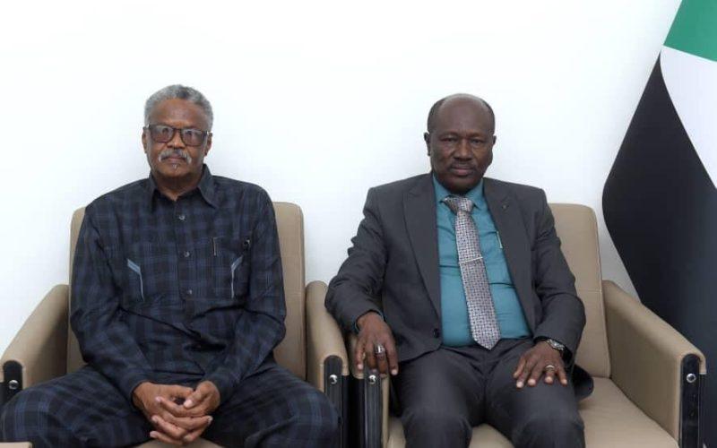 وزير الداخلية يلتقي بوالي ولاية القضارف المكلف