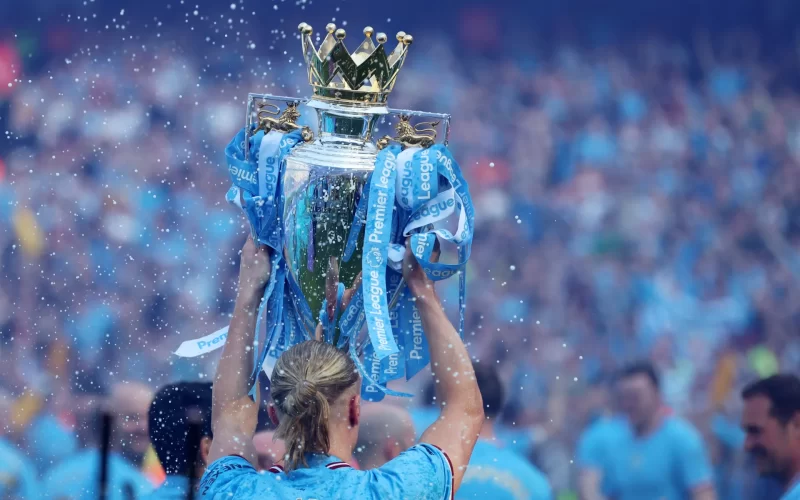 مانشستر سيتي يحسم الصراع مع آرسنال ويتوّج بطلاً للدوري الإنجليزي الممتاز للمرّة الرابعة توالياً والـ10 في تاريخه