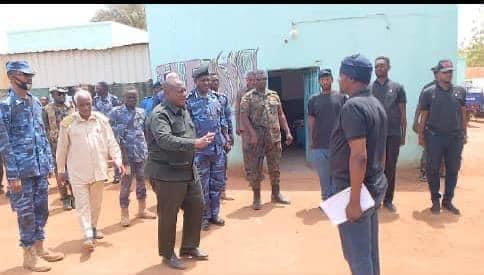 والى ولاية الجزيرة يتفقد قسم شرطة الكريمت