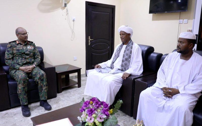 عضو مجلس السيادة الإنتقالي الفريق مهندس بحري ابراهيم جابر يلتقي رئيس جمعية الهدي الزراعية بمشروع الجزيرة