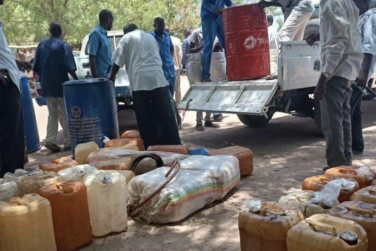 ضبط كميات من الوقود” معدة للبيع بالسوق السوداء بمحلية الفشقة بولاية القضارف