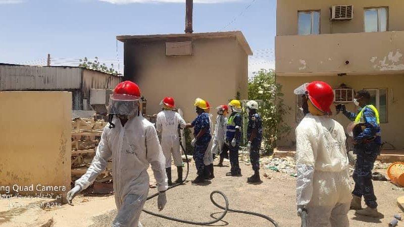 المدير العام لقوات الدفاع المدني؛ قواتنا تعمل على تطهير المؤسسات الخدمية الخاصة والعامة وأماكن تجمعات المواطنين.