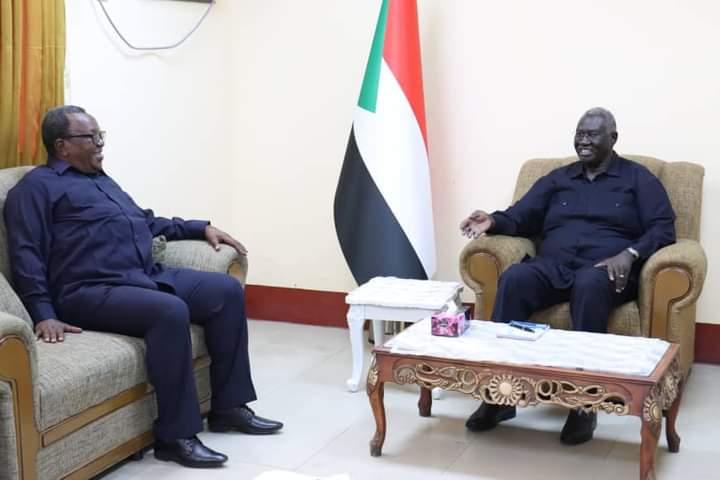 مالك عقار يطلع على نتائج مؤتمر باريس