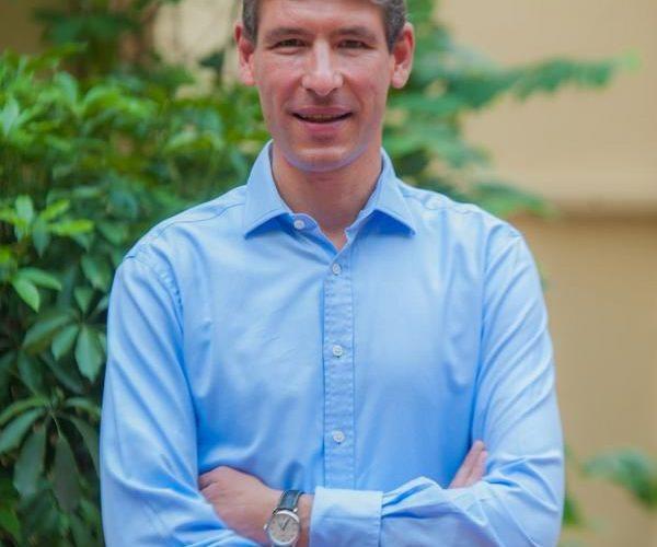 السفير البريطاني للسودان جايلز ليفر يلحق بمصير السفير الامريكي السابق جون غودفري