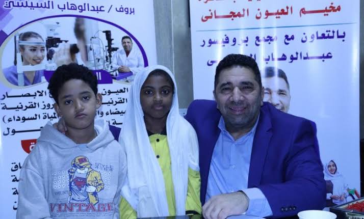 نظّم أكثر من ٧٠ مخيماً علاجياً مجانياً في القاهرة، وعلى نفقته الخاصة.. د. عبد الوهاب السيسي الطبيب الإنسان