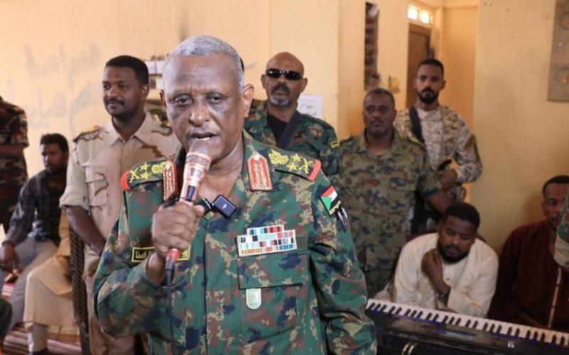 عضو مجلس السيادة مساعد القائد العام للقوات المسلحة يتفقد القوات بأمدرمان