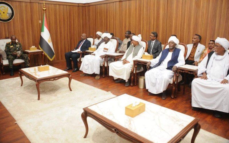 رئيس مجلس السيادة يلتقي وفد تنسيقية القوى الوطنية