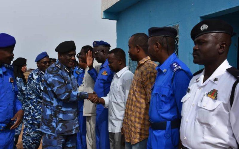 مدير شرطة ولاية القضارف يتفقد شرطة محلية الرهد