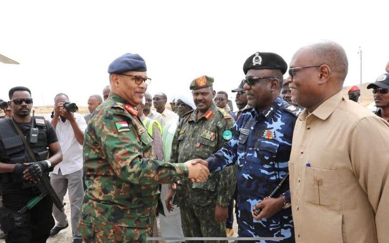 عضو مجلس السيادة الفريق إبراهيم جابر يصل محلية قلع النحل بولاية القضارف