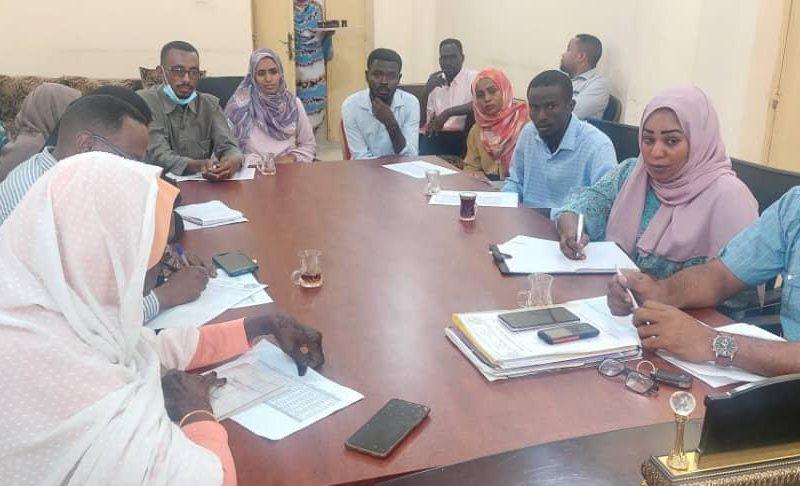 مناقشة مديونية التأمين الصحي على المؤسسات الصحية بالقضارف 