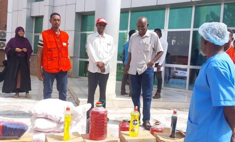 الهلال الاحمر بالقضارف يدعم مستشفى النساء والتوليد