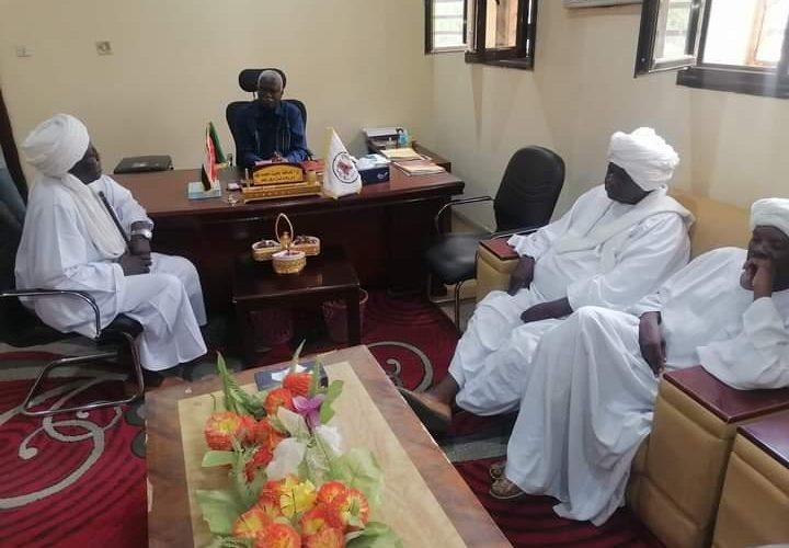 والي شمال دارفور يبحث مع اعيان الفور الوضع الراهن بالولاية