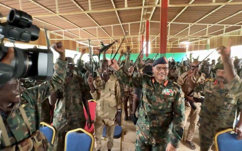 جابر يتفقد الفرقة الثالثة مشاة بشندي