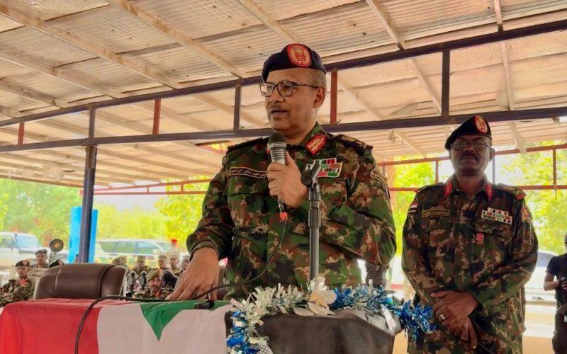 الفريق ابراهيم جابر يتفقد سلاح المدفعية عطبرة