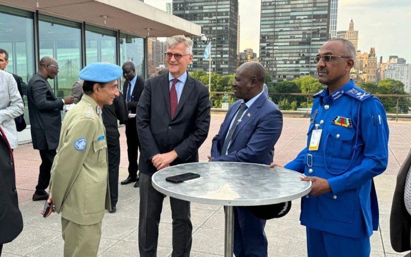 وزير الداخلية يلتقي مساعد الامين العام للامم المتحدة لحفظ السلام