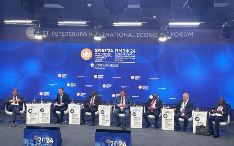 وزير المعادن يشيد بحماية مصادر المياه من التلوث