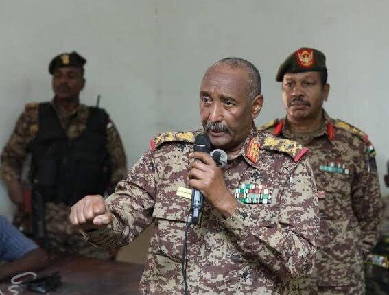 “اليوم التالي” تحصلت على تفاصيل .. البرهان يكشف عن تسجيل يوسف عزت 8 بيانات لإعلان الإستيلاء على السلطة