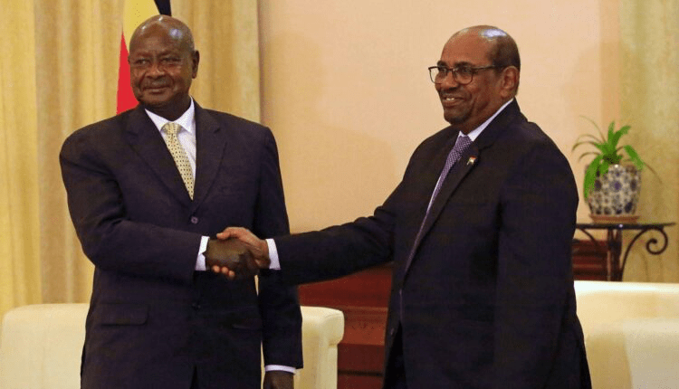 الرئيس الأوغندي يكشف عن نصيحه قدمها إلى البشير وأسباب حرب السودان