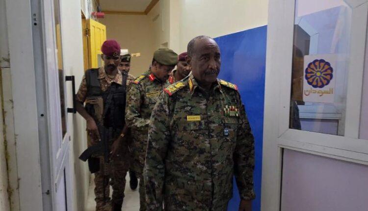 البرهان يتفقد مقر الإذاعة والتلفزيون