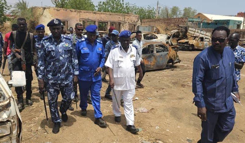مدير شرطة الخرطوم يقف على لجنة احصر وتجميع المركبات بأمدرمان