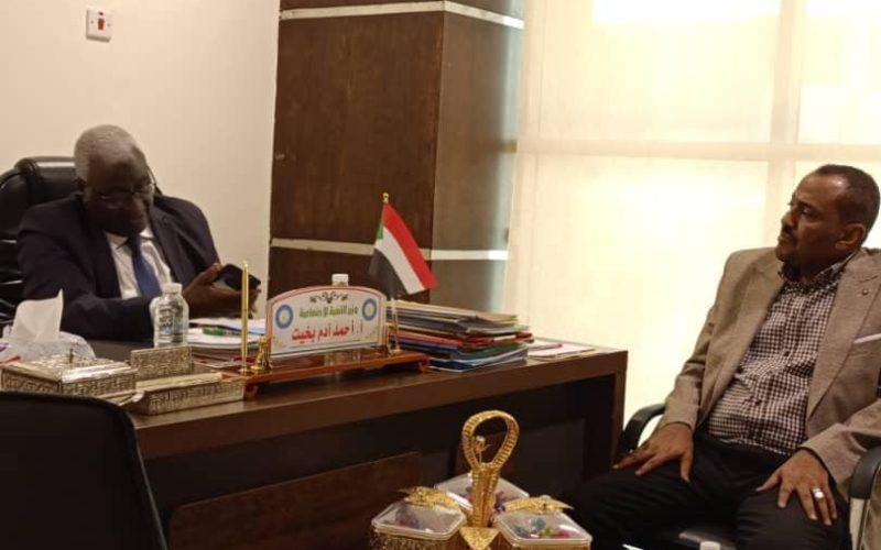 مدير الصندوق القومي للتأمين الصحي يلتقي بوزير التنمية الاجتماعية