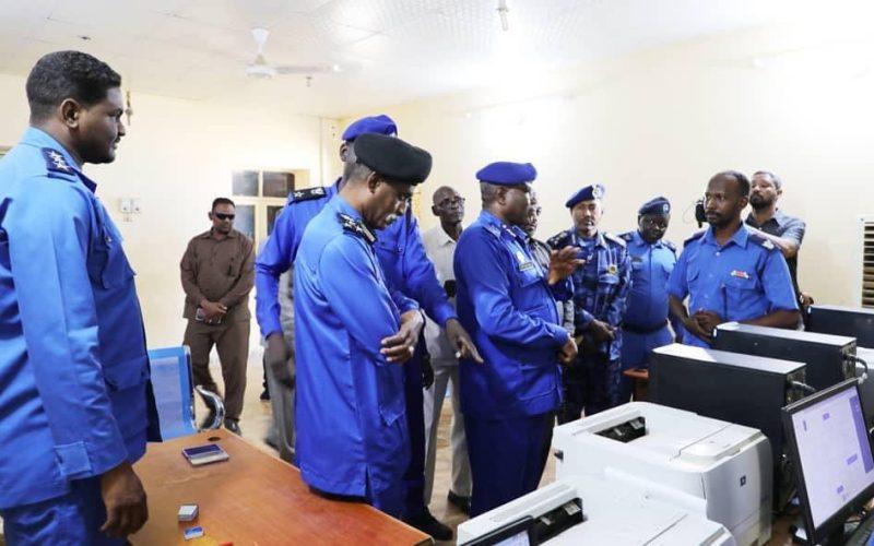 مدير الشمالية يتفقد العمل بمجمع الجواز الإلكتروني بدنقلا