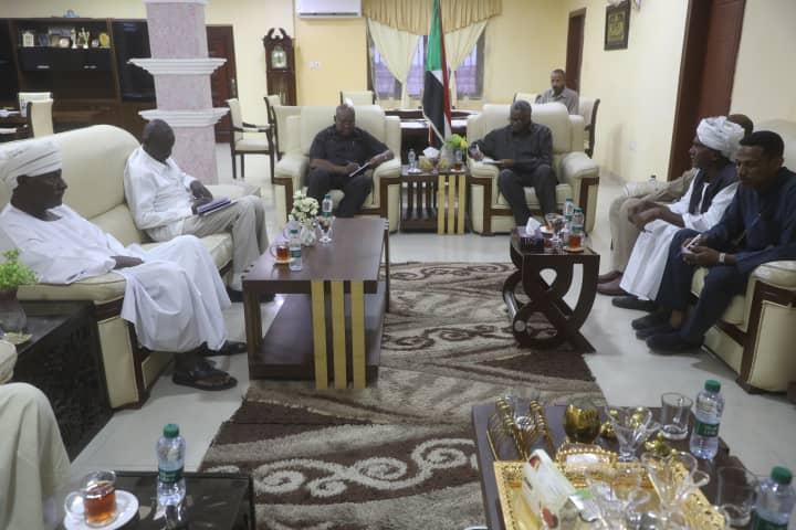 والى القضارف يبحث مطلوبات الموسم الزراعى مع اللجنة المفوضة