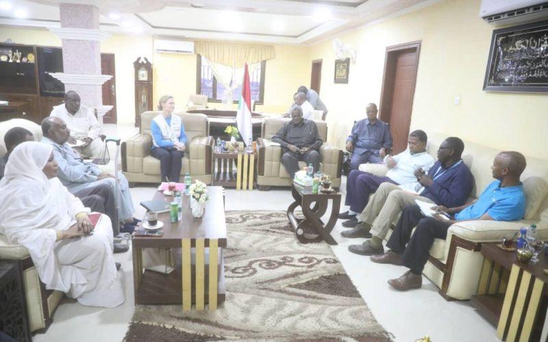 والى القضارف يبحث مع اليونسيف اوضاع النازحين والمتأثرين بالحرب في الولاية