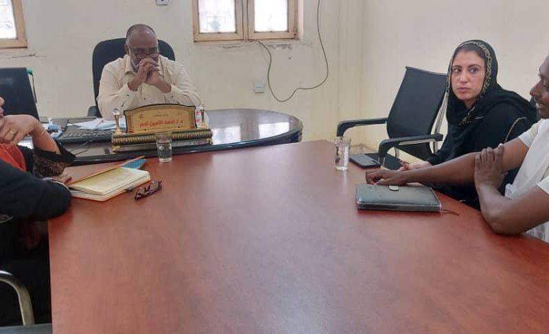 مدير صحة القضارف يبحث مع الإغاثة الإسلامية الدعم النقدي المباشر للأسر الوافدة من سنار