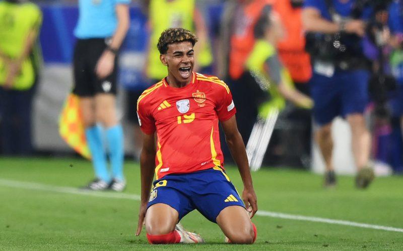 لامين جمال يحتفل بعيد ميلاده السابع عشر