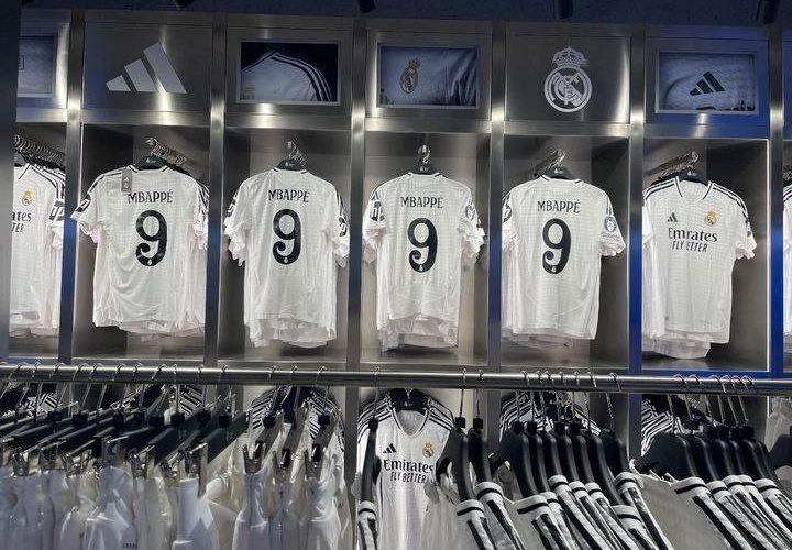 جماهير ريال مدريد تترقب حفل تقديم مبابي