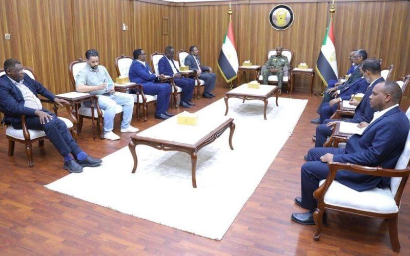 رئيس مجلس السيادة القائد العام للقوات المسلحة يلتقي مجموعة من الإعلاميين