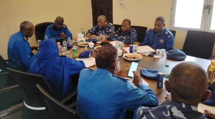 رئيس هيئة الجوازات والسجل المدني يترأس الإجتماع الدوري للهيئة