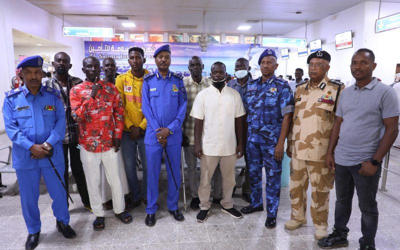 للعلاج بالخارج .. الشرطة تودع منسوبيها من مصابى معركة الكرامة