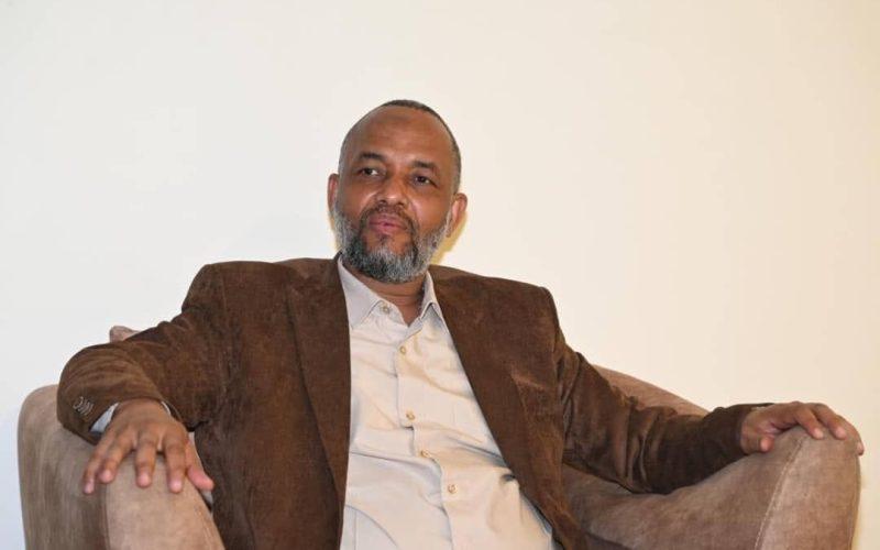 وزير الصحة الإتحادي يؤكد أهمية التصنيع الدوائي