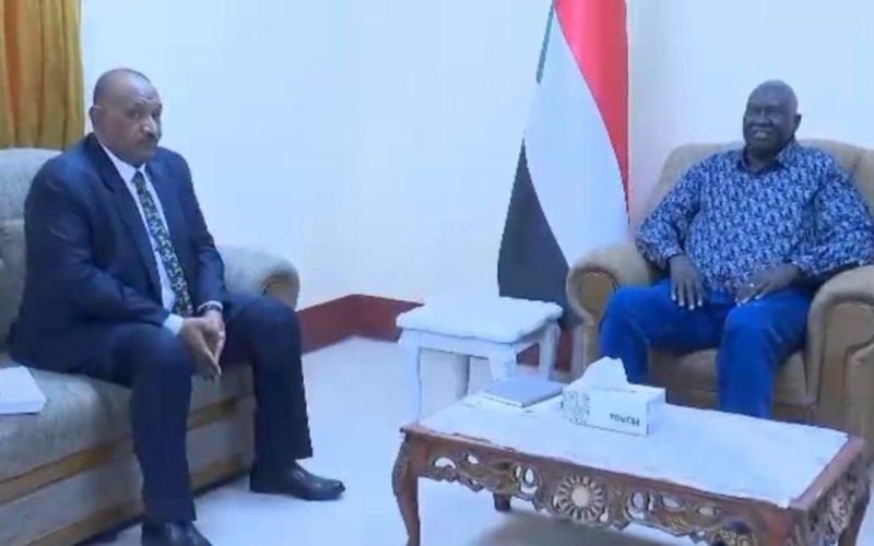 عقار يناقش مع وزير الطاقة والنفط مستجدات ضخ خام بترول دولة جنوب السودان