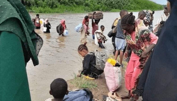 تفاصيل مؤلمة.. فارون من سنار .. بكاء الأطفال من الجوع يقطع القلب