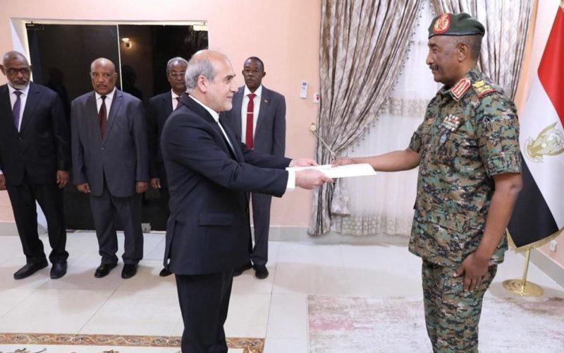 البرهان يتسلم أوراق إعتماد السفير الإيراني لدى السودان