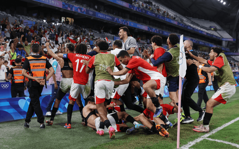 العرب يضمنون ميدالية أولمبية تاريخية في كرة القدم