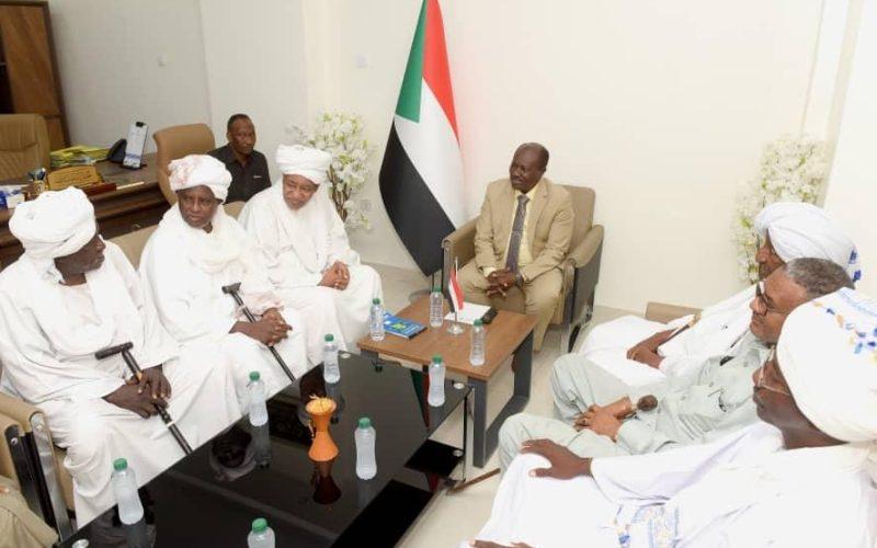 وزير الداخلية المكلف يلتقى وفد مجلس نظار ولاية سنار