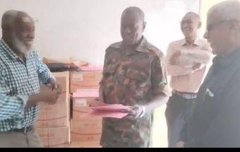 مقدمة من البرهان .. حكومة الخرطوم تتسلم الدفعة الثانية من المعينات الصحية