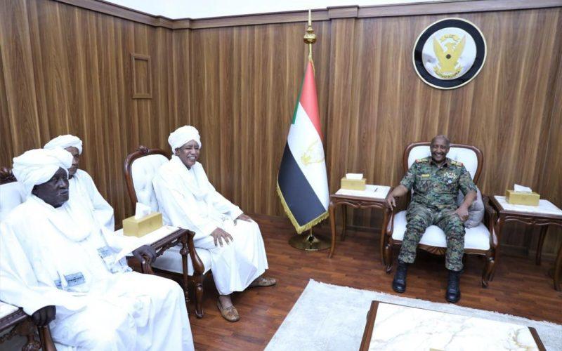 البرهان يلتقي وفد الإدارة الأهلية بولاية سنار