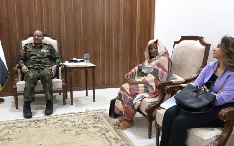 جابر يلتقي الوفد الإعلامي السوداني المصري